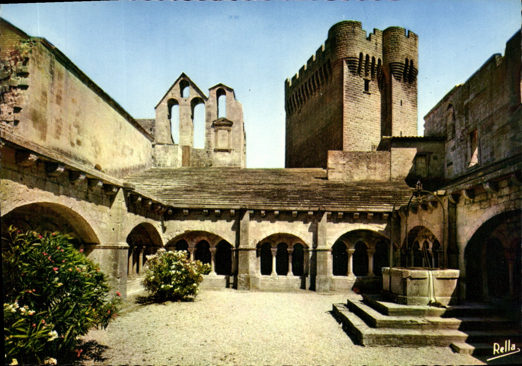 CPM La Provence Environs d'Arles B du R Abbaye de Montmajour le Cloitre fin du XII S 