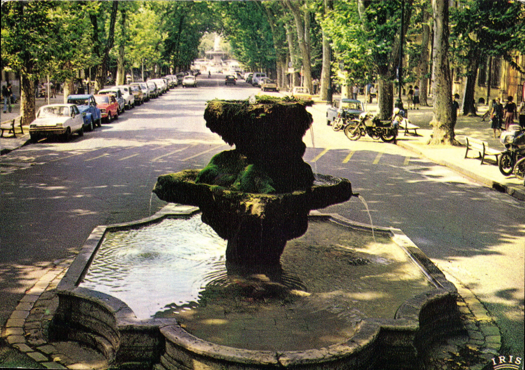 CPM Reflets de Provence Aix en provence B du R le Cours Mirabeau la fontaine des 9 canons 1691