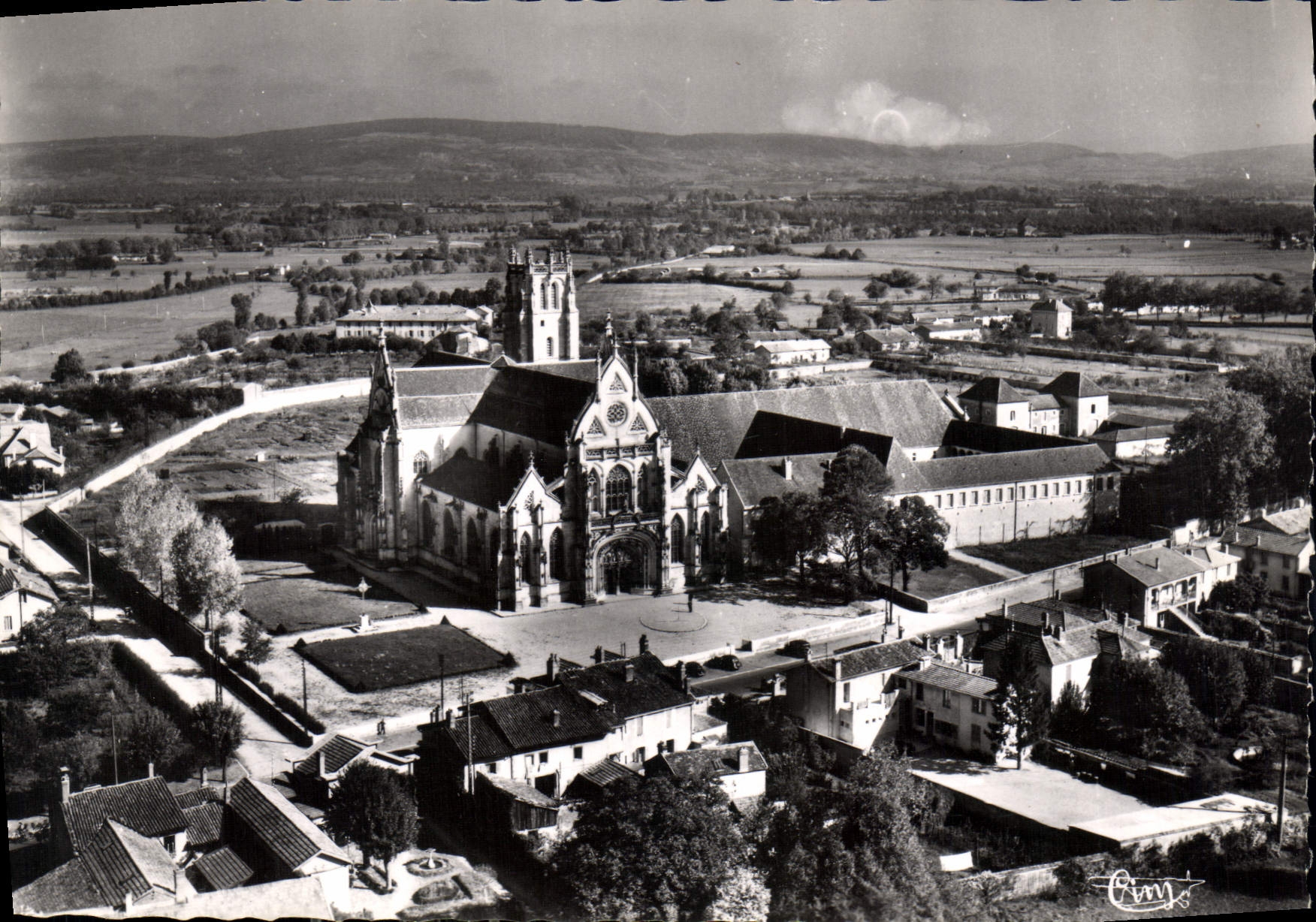 CPM Bourg en Bresse Ain vue aerienne Eglise de Brou 