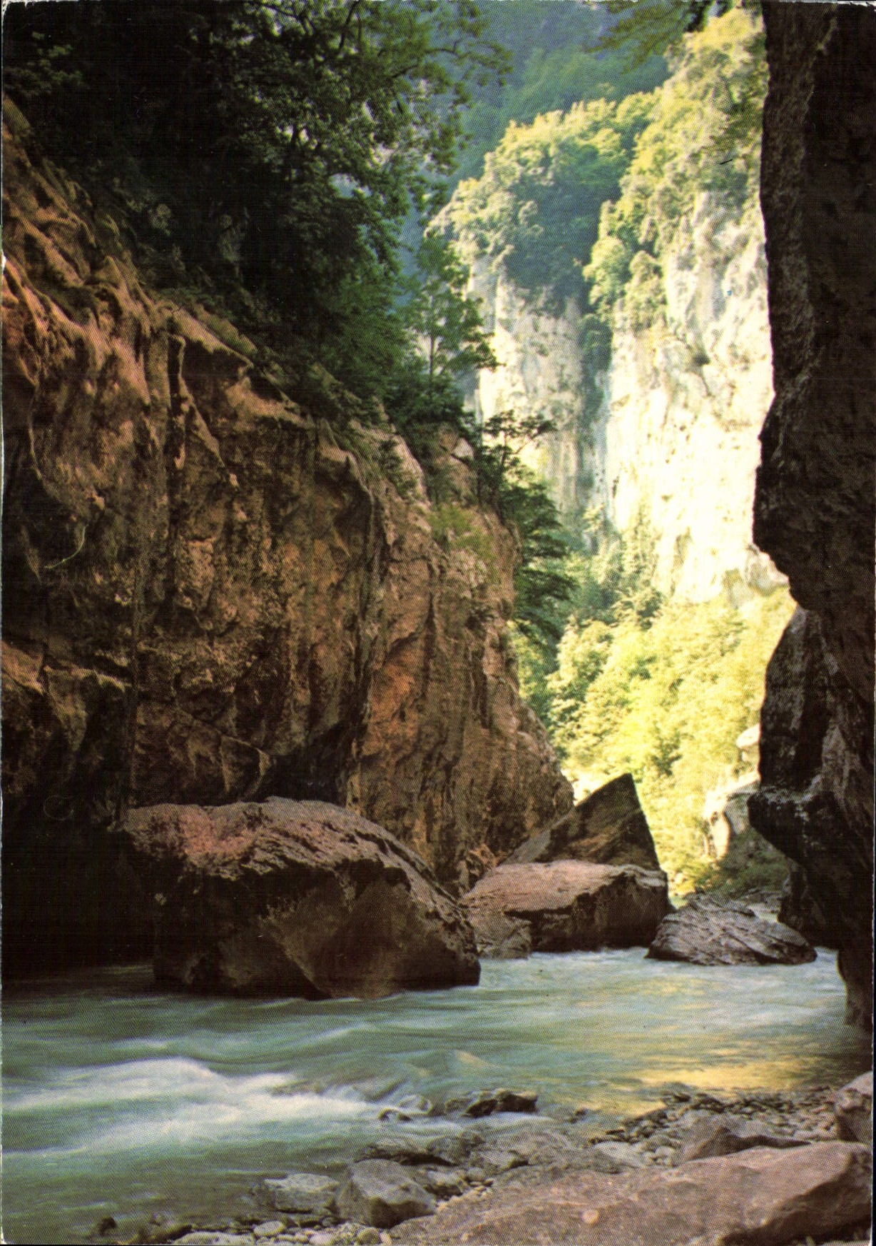 CPM Hauts Lieux de la Provence les Gorges du Verdon Car Alpes de Haute Provence un des plus beaux si