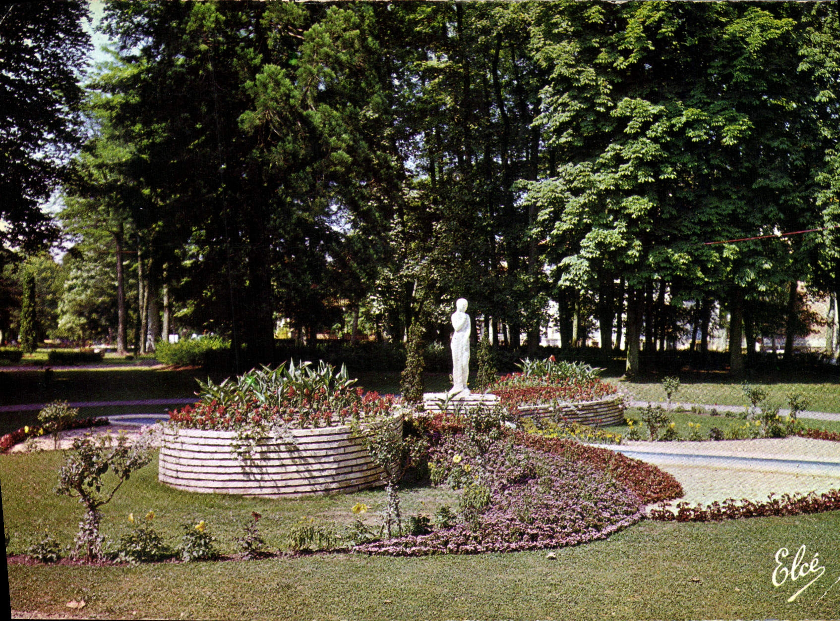 CPM Vichy Allier Decoration florale dans le Parc 