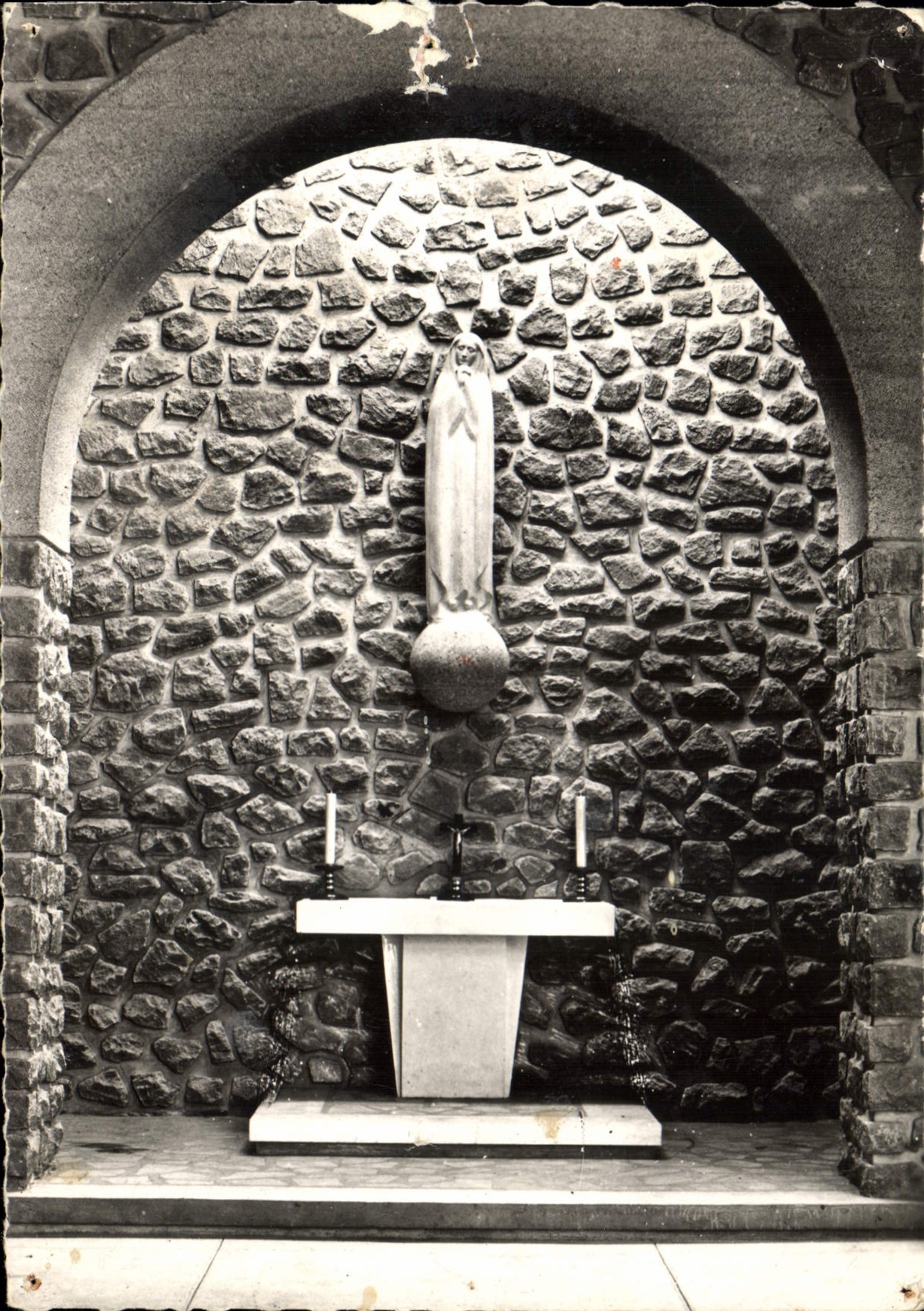 CPM Eglise Ste Therese de l'Enfant Jesus Montlucon Allier Chapelle N D des Prisonniers A Monsigny Sc