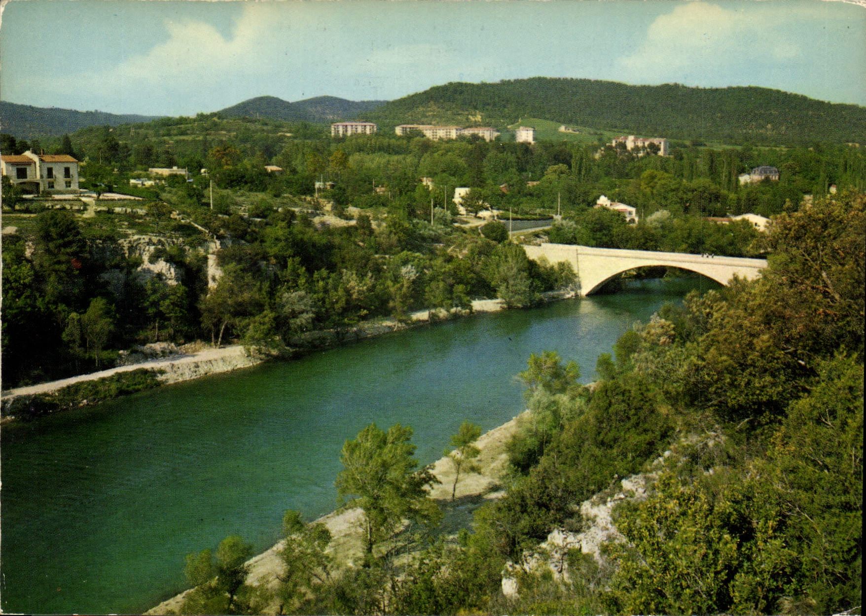 CPM Paysages de France Greoux les Bains Alpes de Haute Provence Pont sur le Verdon au loin les Studi