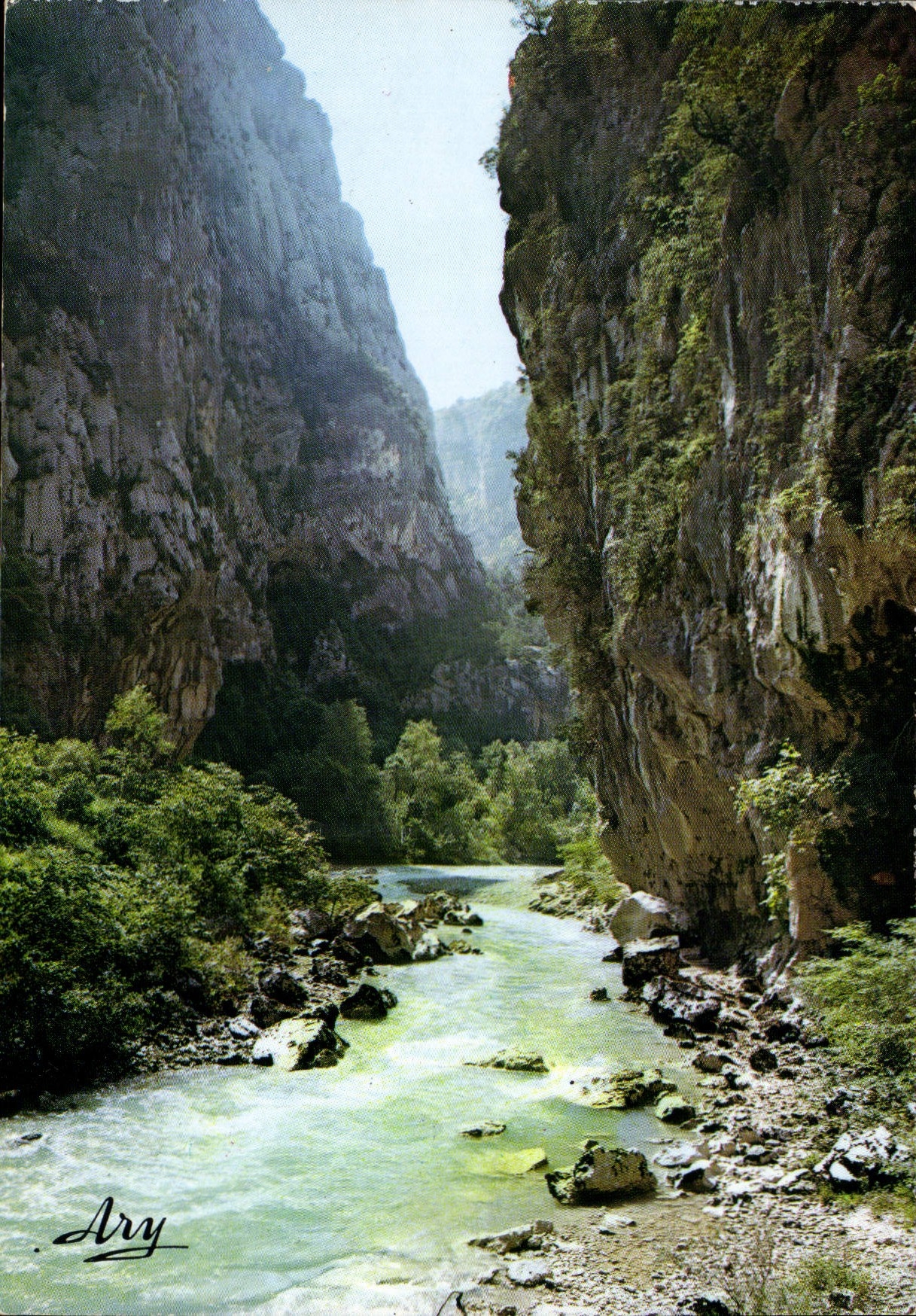 CPM Les Gorges Pittoresque du Verdon Effet de lumiere dans le fond des Gorges aux Falaises du Bauche