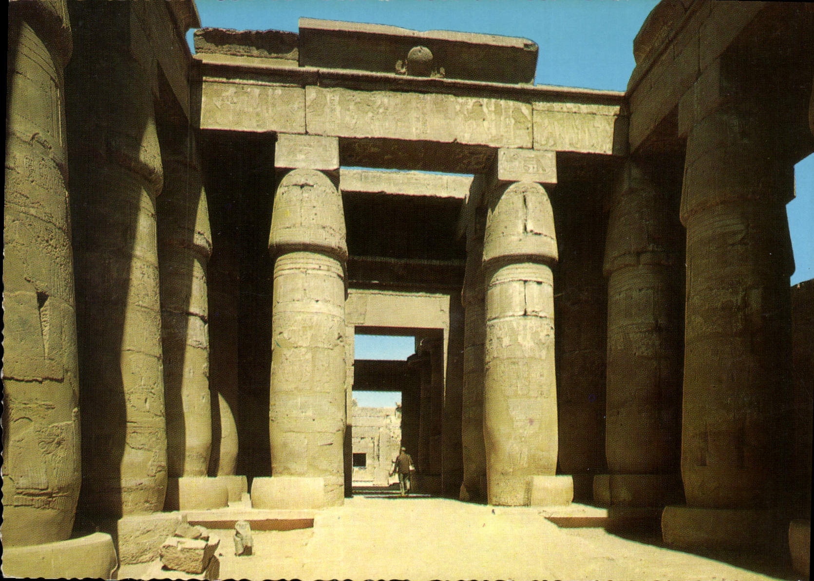 CPM Louxor Karnak Cour exterieure du temple de Khonsou