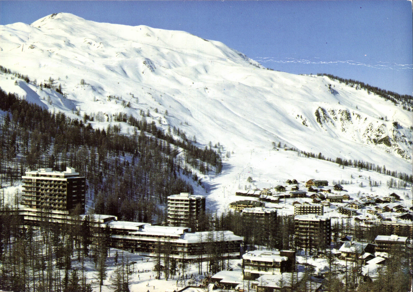 CPM Vars les Claux Htes Alpes vue de la Station et les Pistes de la Mayt 
