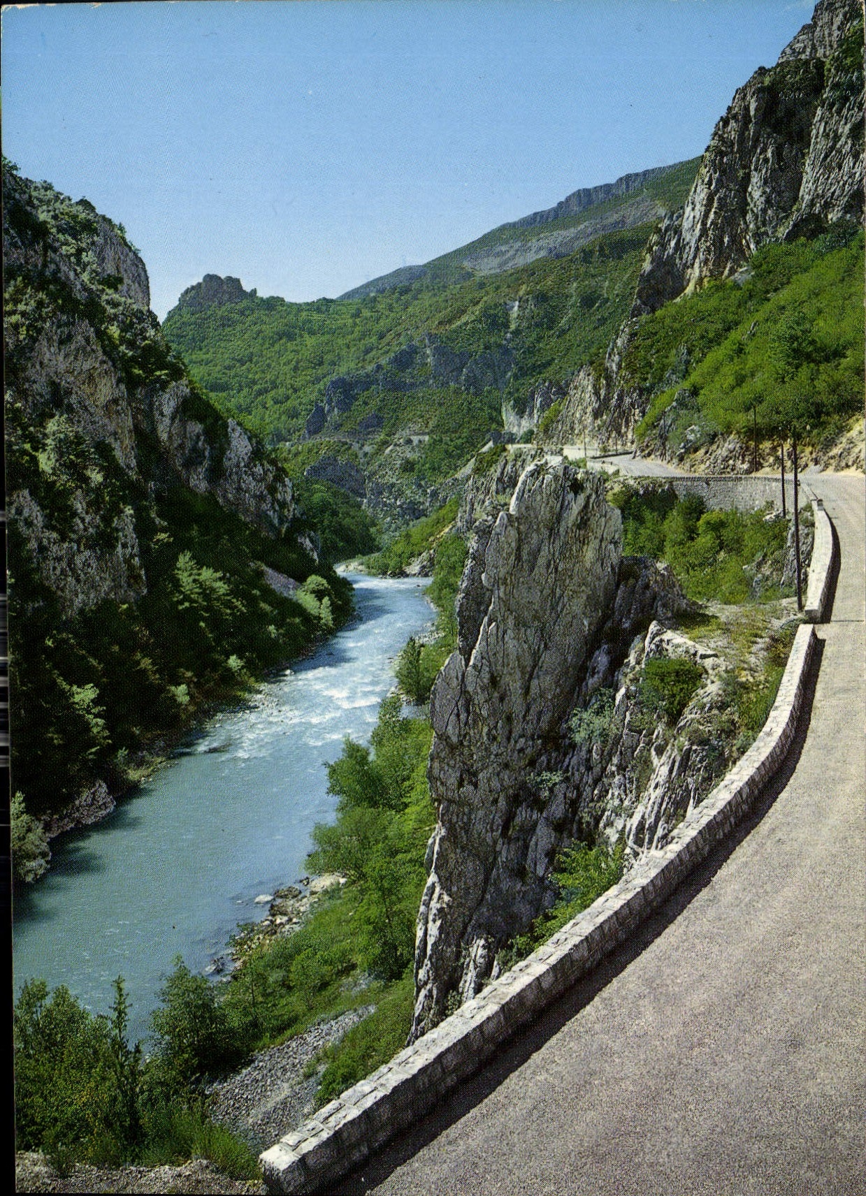 CPM Les Gorges pittoresque du Verdon l'Entree du Grand a Rougon