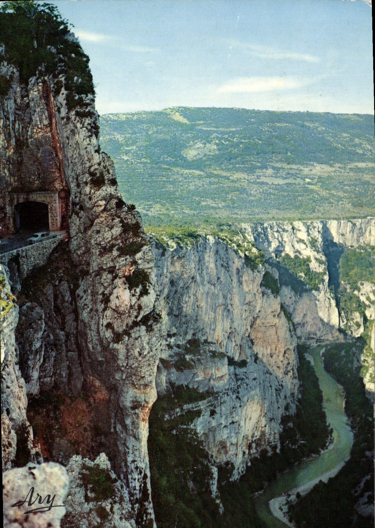 CPM Les Gorges pittoresque du Verdon a pic sur le Verdon vu du tunnel du Fayet
