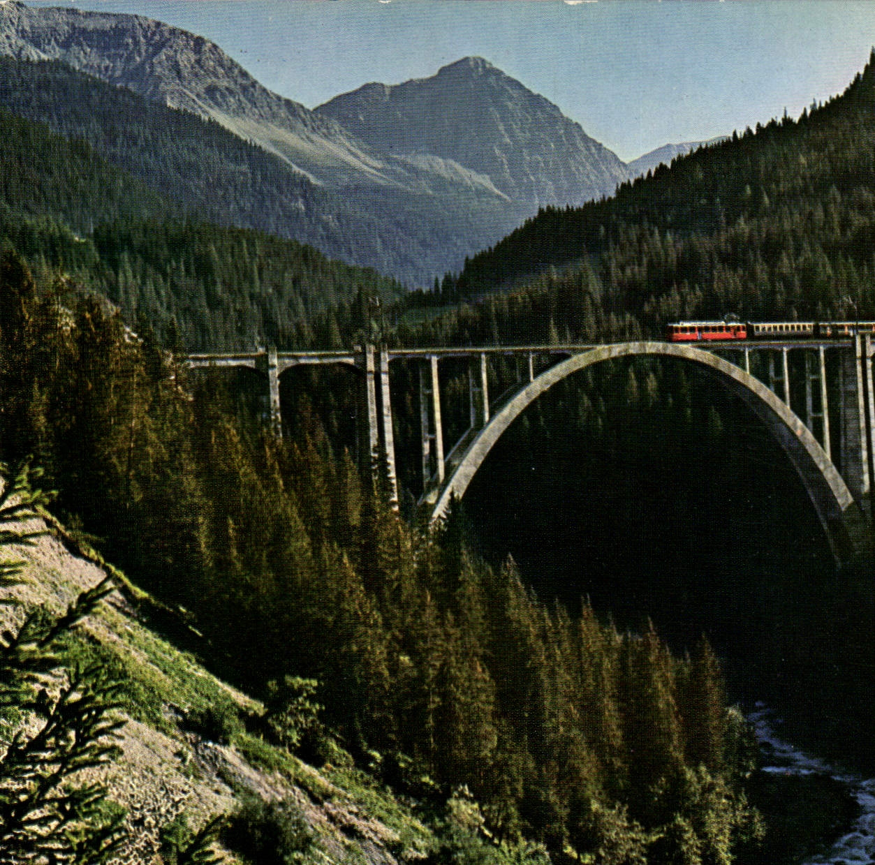 CPM Das Langwieser Viadukt mit der Arosabahn