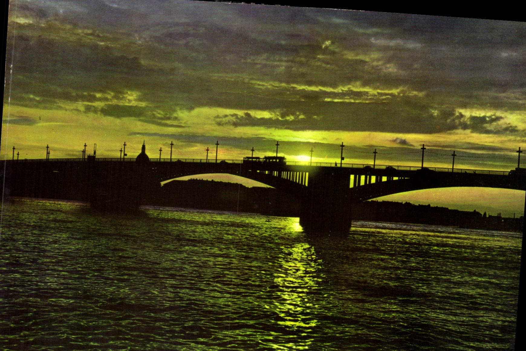 CPM Mainz am Rhein Rheinbrucke in der Abenddommerung