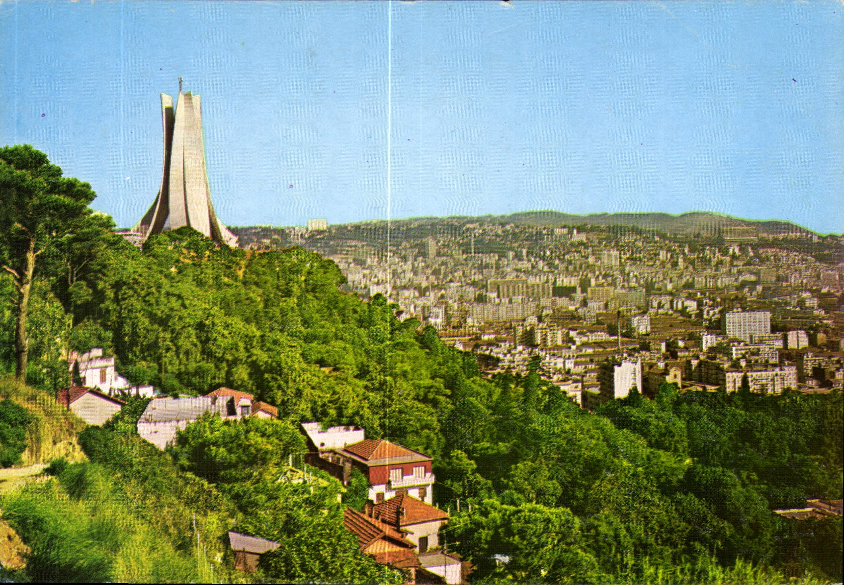 CPM Alger la Blanche Vue generale Memorial du Martyr