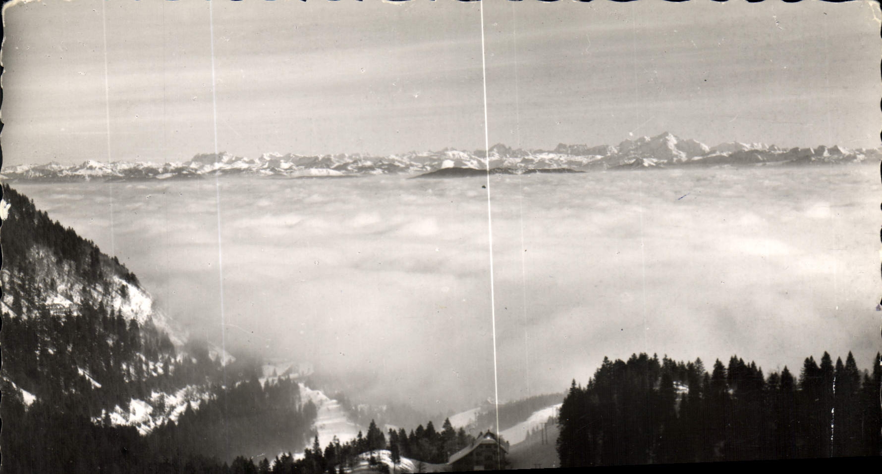 CPM La Route Blanche Paris Geneve la mer de brouillards le Mont Blanc et les Alpes vus du Col de la 