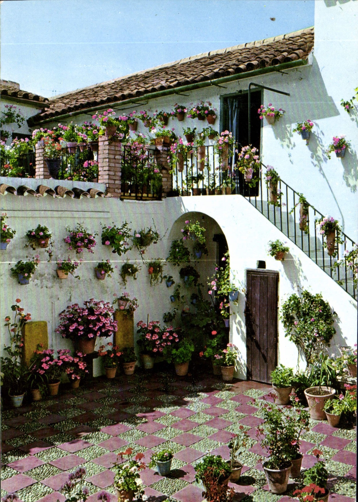 CPM Espana es diferente Patio andaluz