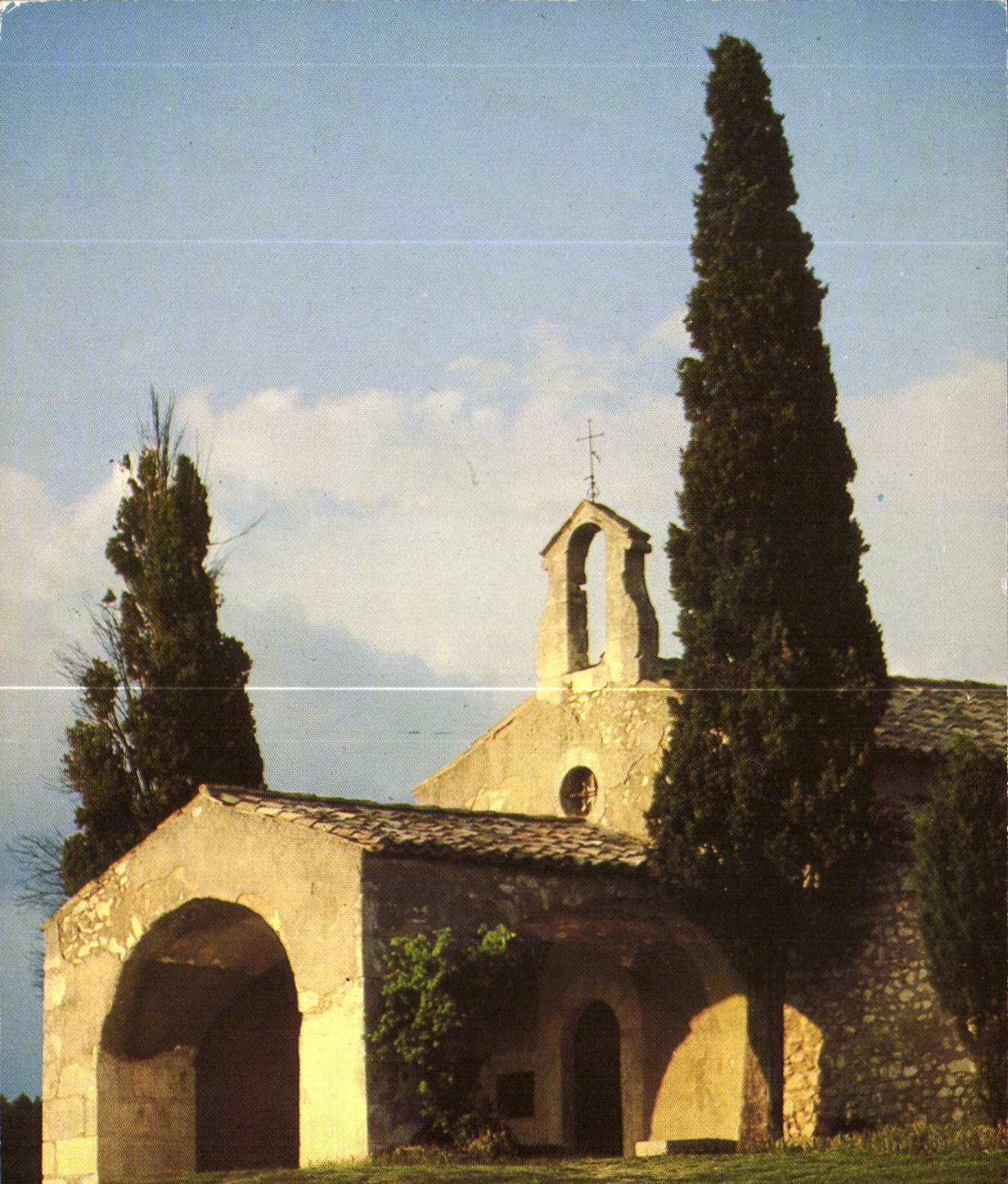 CPM Sous le beau ciel du Midi le soleil pare d'or la paisible chapelle 