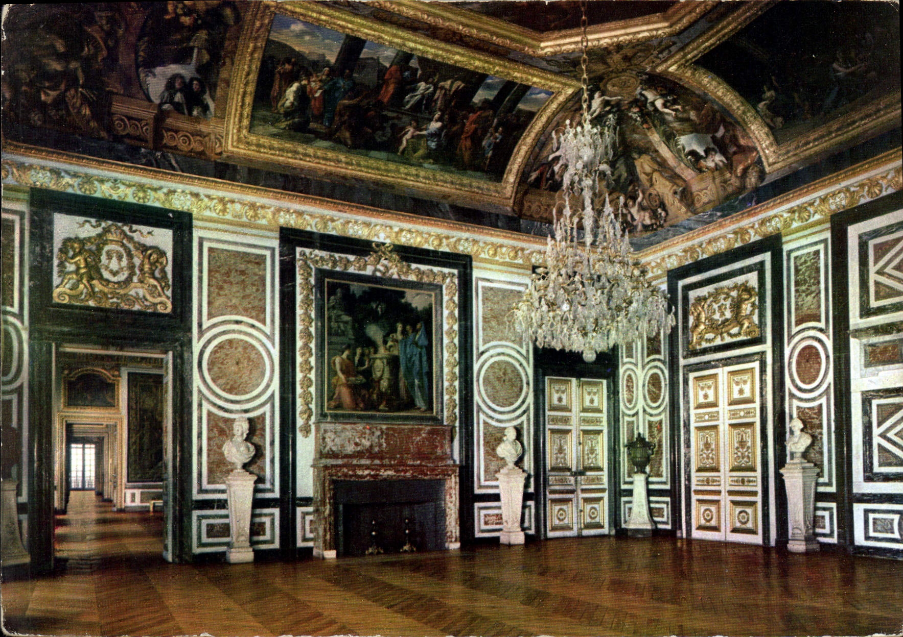 CPM Chateau de Versailles Salle des Gardes de la Reine le plafonel est peint par Noel Coypel 