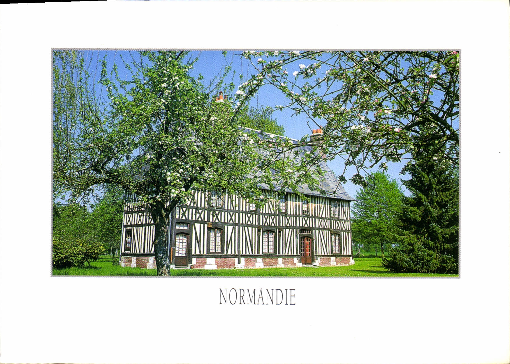 CPM En Normandie Manoir normand 