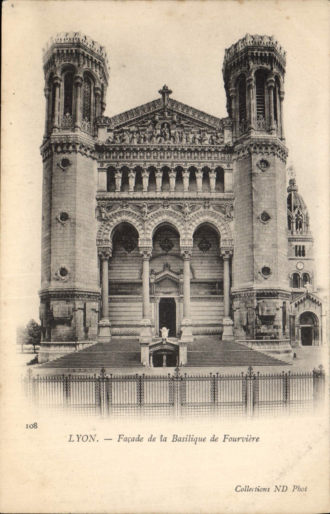 CPA Lyon Facade de la Basilique de Fourviere 
