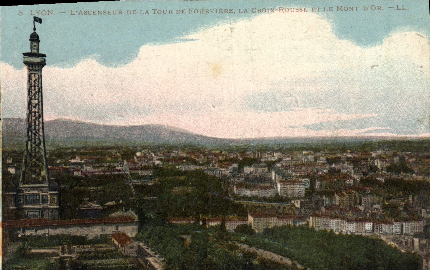 CPA Lyon L'Ascenseur de la Tour de Fourviere la Croix Rousse et le Mont d'Or 