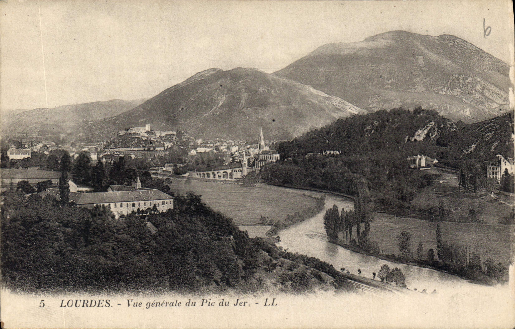 CPA Lourdes Vue generale du Pic du Jer 