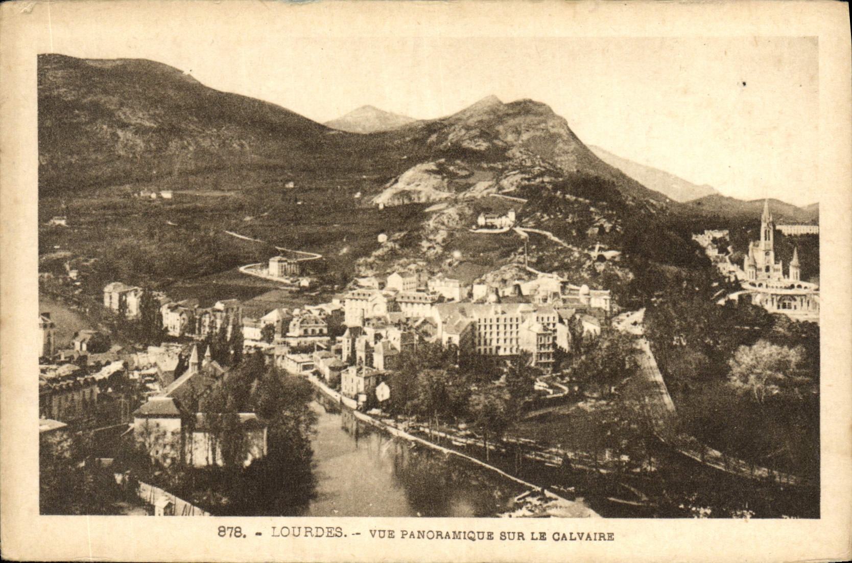 CPA Lourdes Vue panoramique sur le Calvaire 