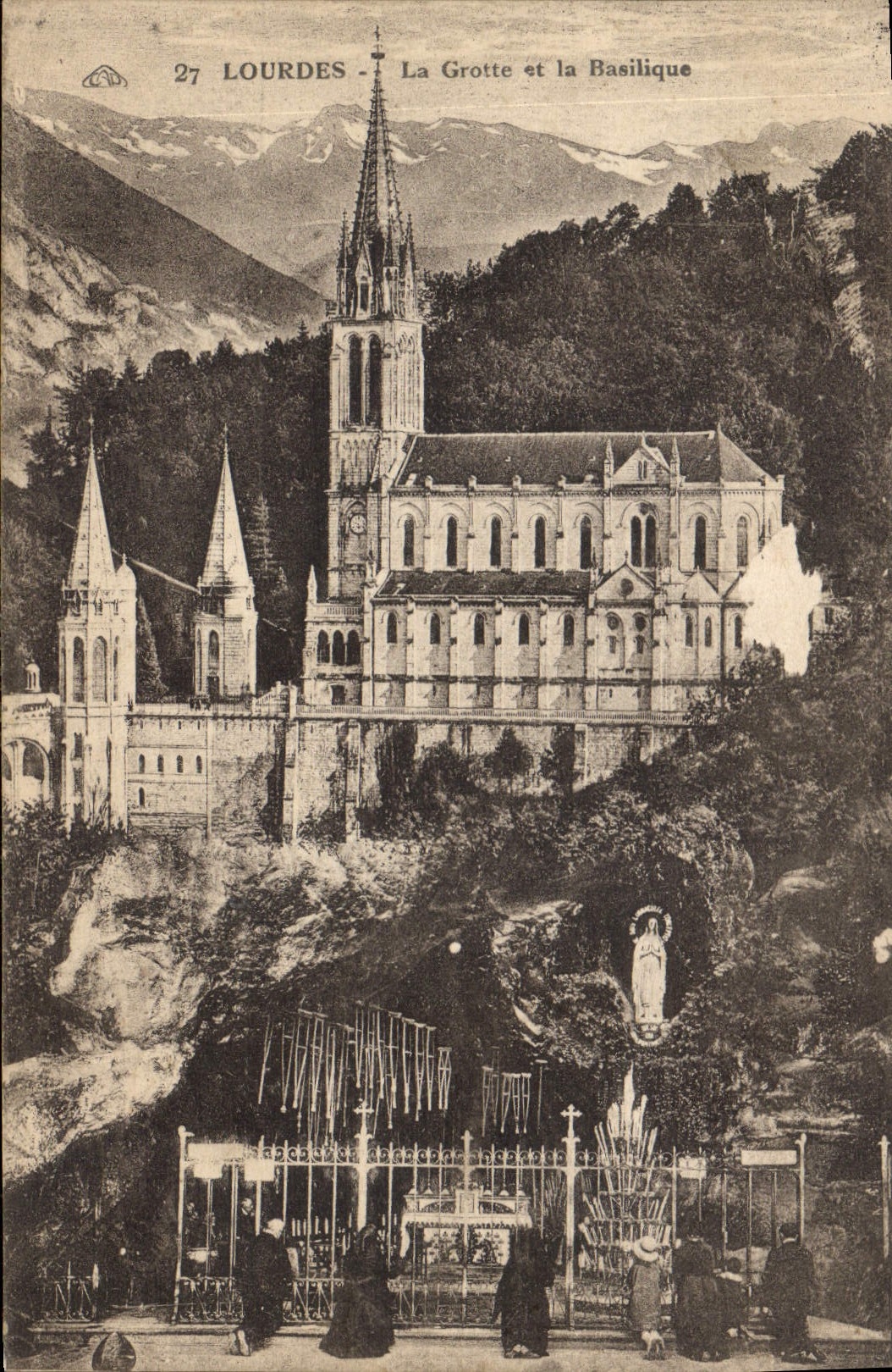 CPA Lourdes La Grotte et la Basilique 