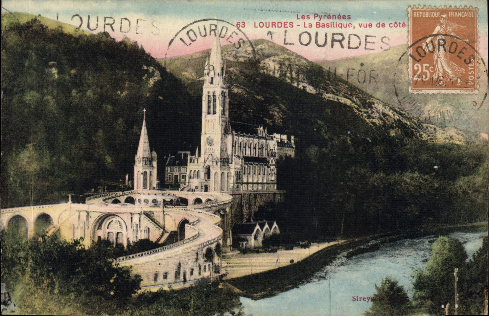 CPA Les Pyrenees Lourdes la Basilique 