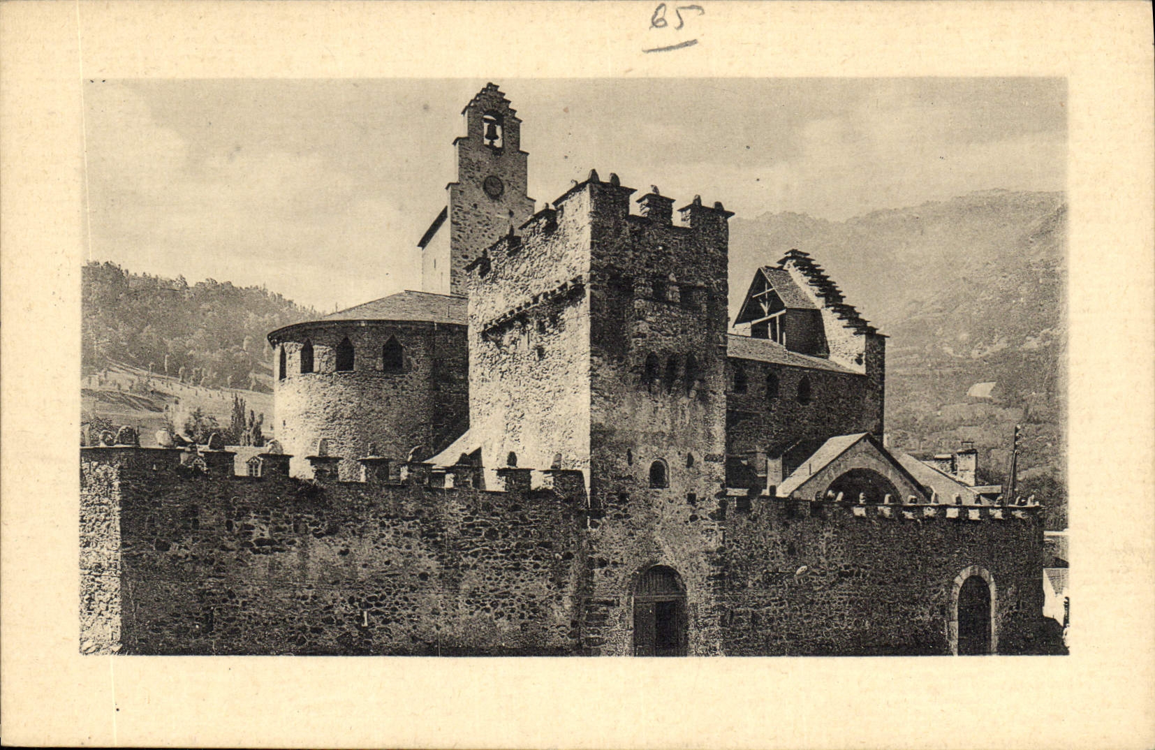 CPA Luz Saint Sauveur Eglise des Templiers 