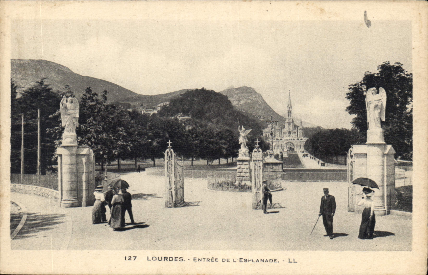 CPA Lourdes Entree de l'Esplanade 