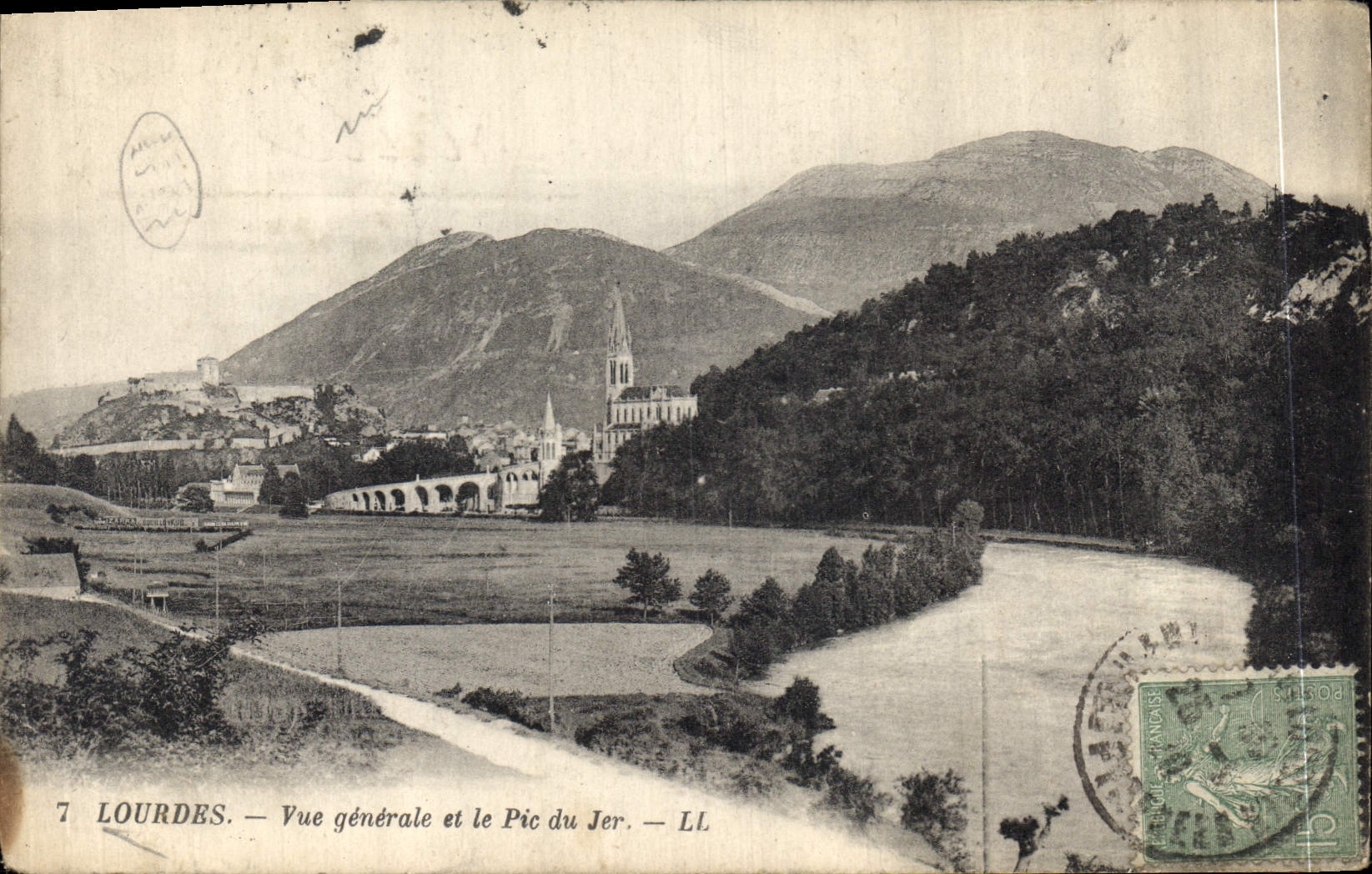 CPA Lourdes Vue generale et le Pic du Jer 