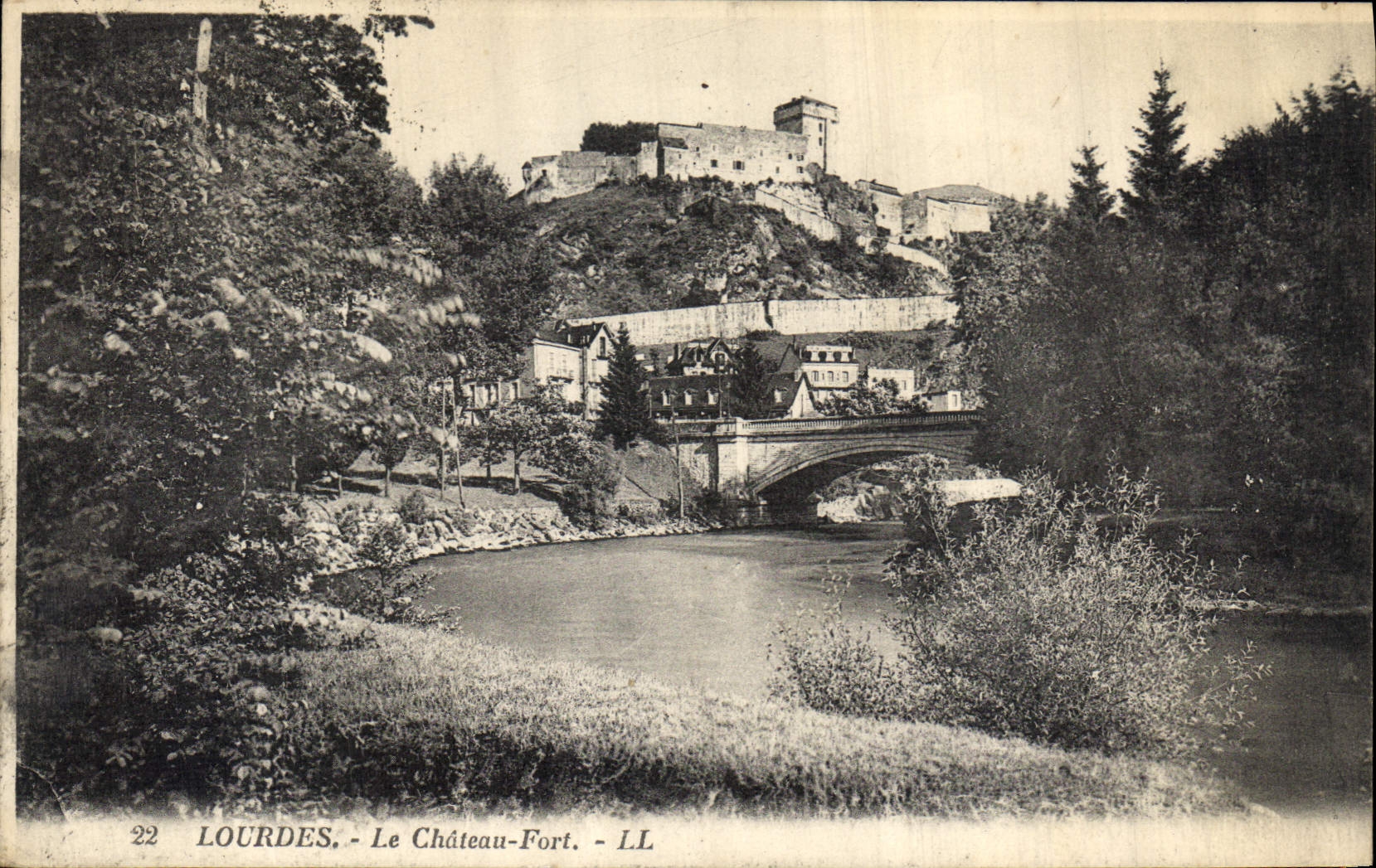 CPA Lourdes le Chateau Fort 