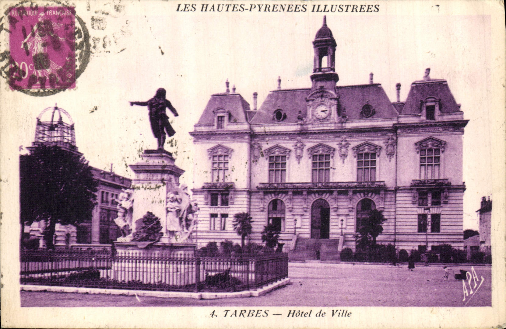 CPA Les Hautes Pyrenees Illustrees Tarbes Hotel de Ville