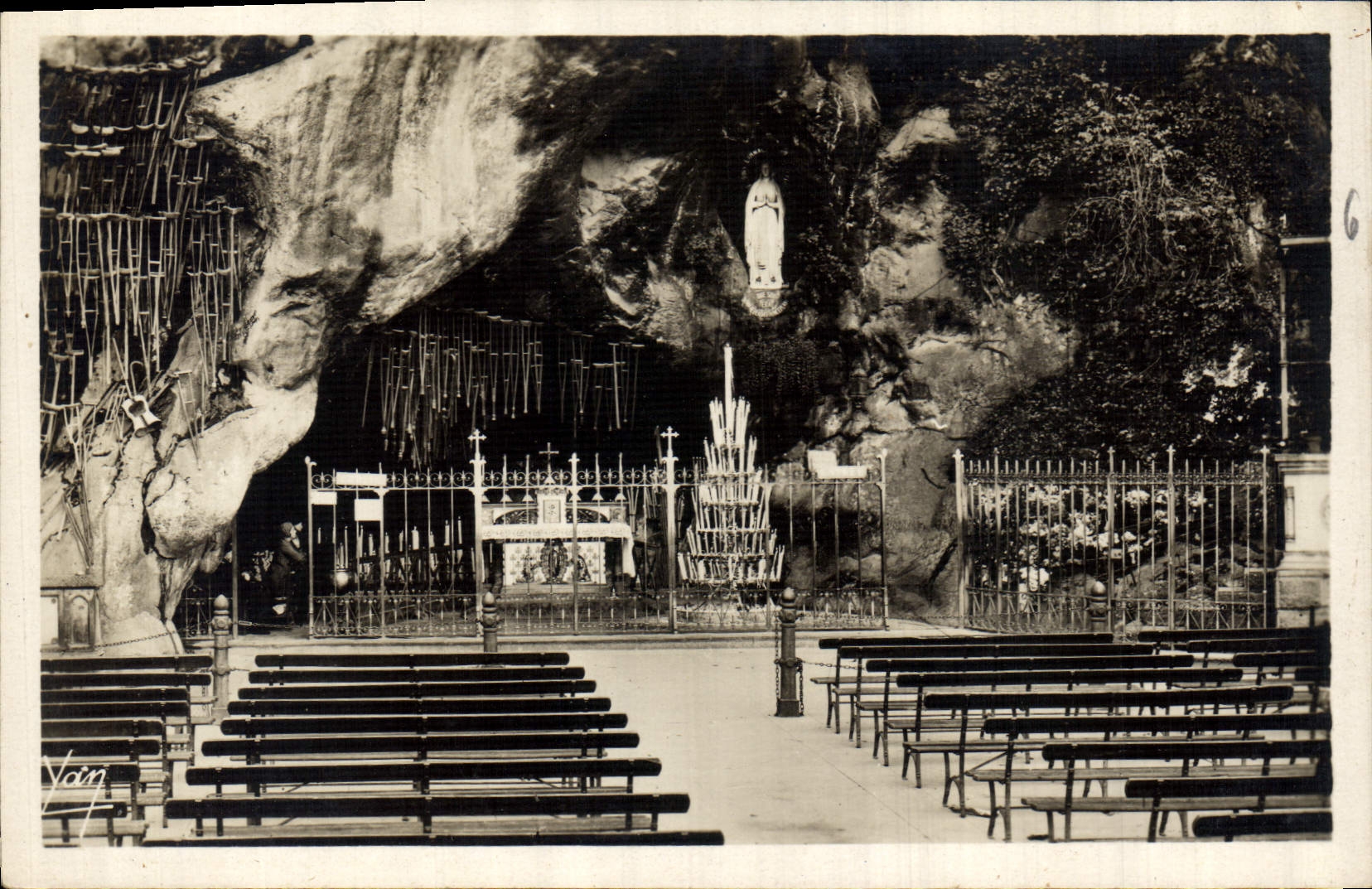 CPA Lourdes La Grotte Miraculeuse 