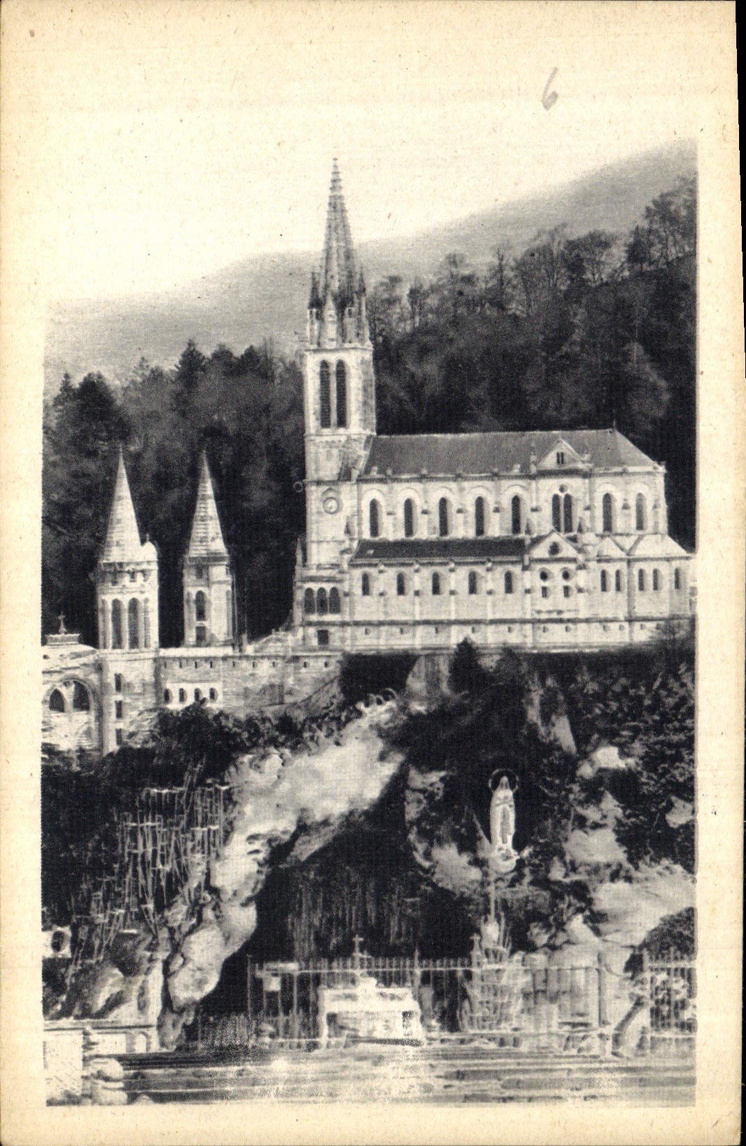 CPA Lourdes La Grotte et la Basilique 