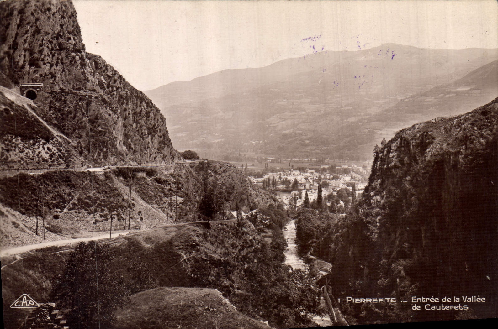 CPA Pierrefite Entree de la Vallee de Cauterets 