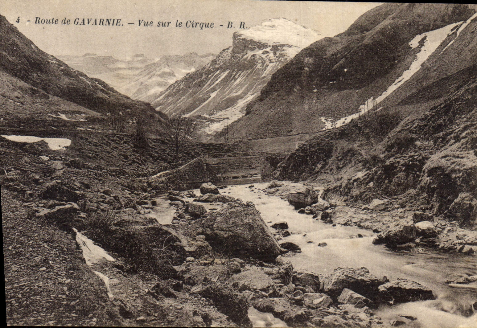 CPA Route de Gavarnie Vue sur le Cirque 