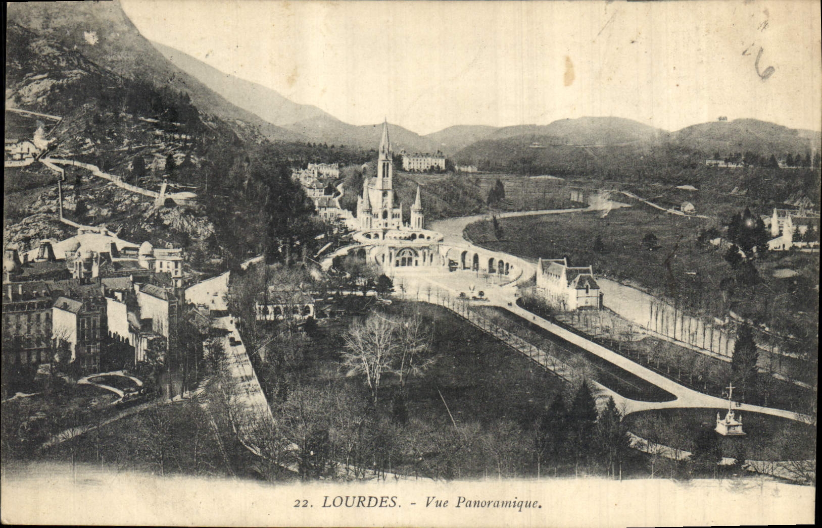 CPA Lourdes Vue panoramique 