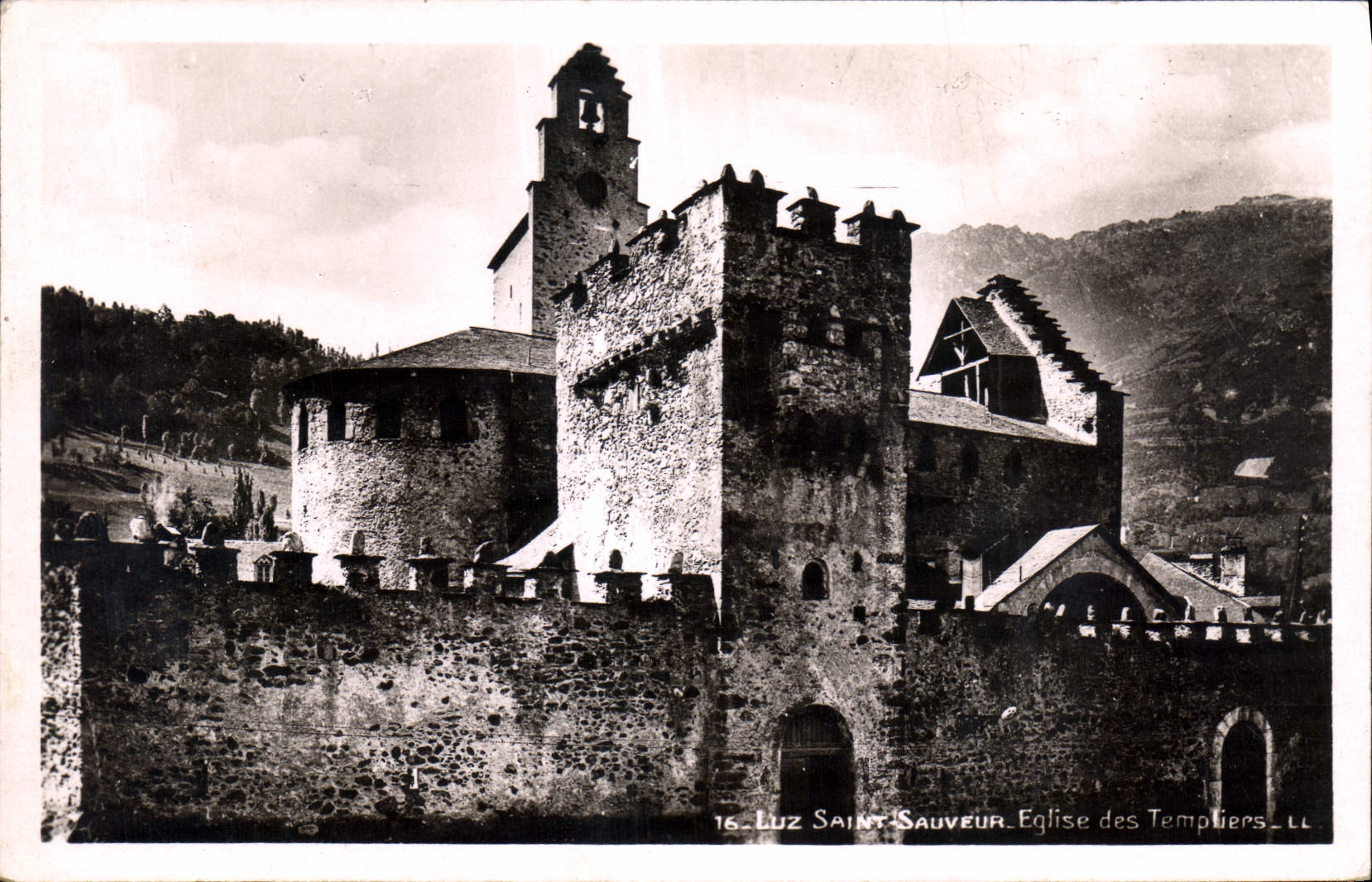 CPA Luz Saint Sauveur Eglise des Templiers