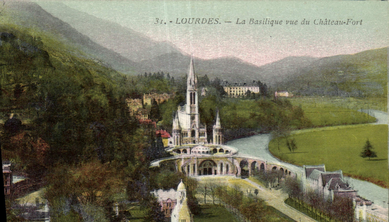 CPA Lourdes La Basilique vue du Chateau Fort 
