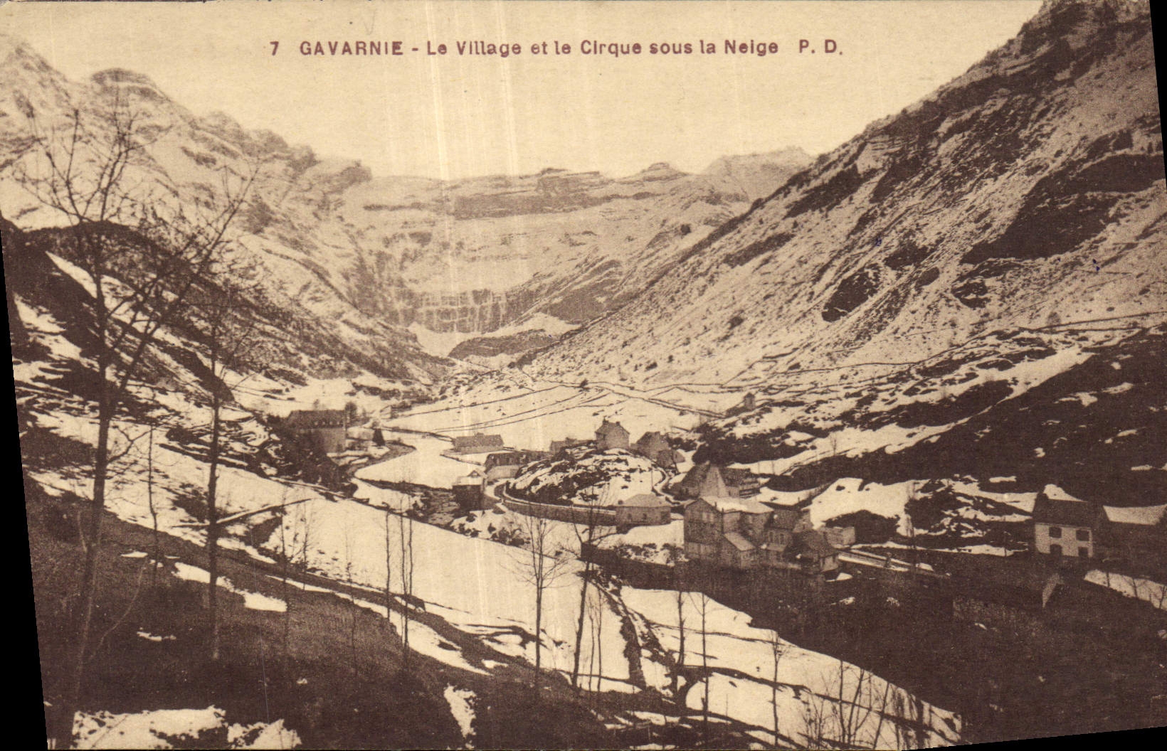 CPA Gavarnie le Village et le Cirque sous la Neige 