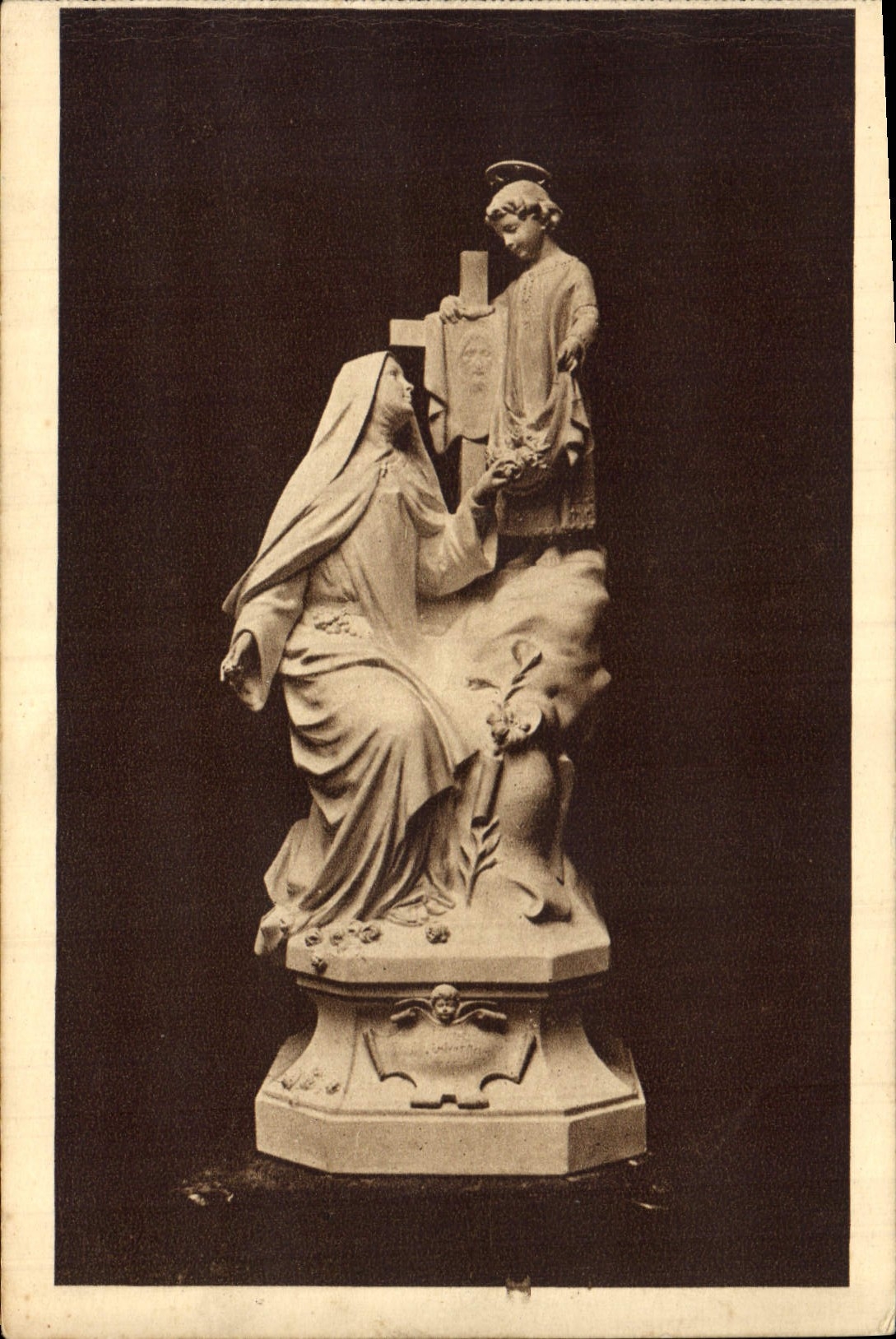 CPA Statue de Sainte Therese de l'Enfant Jesus aux Buissonets