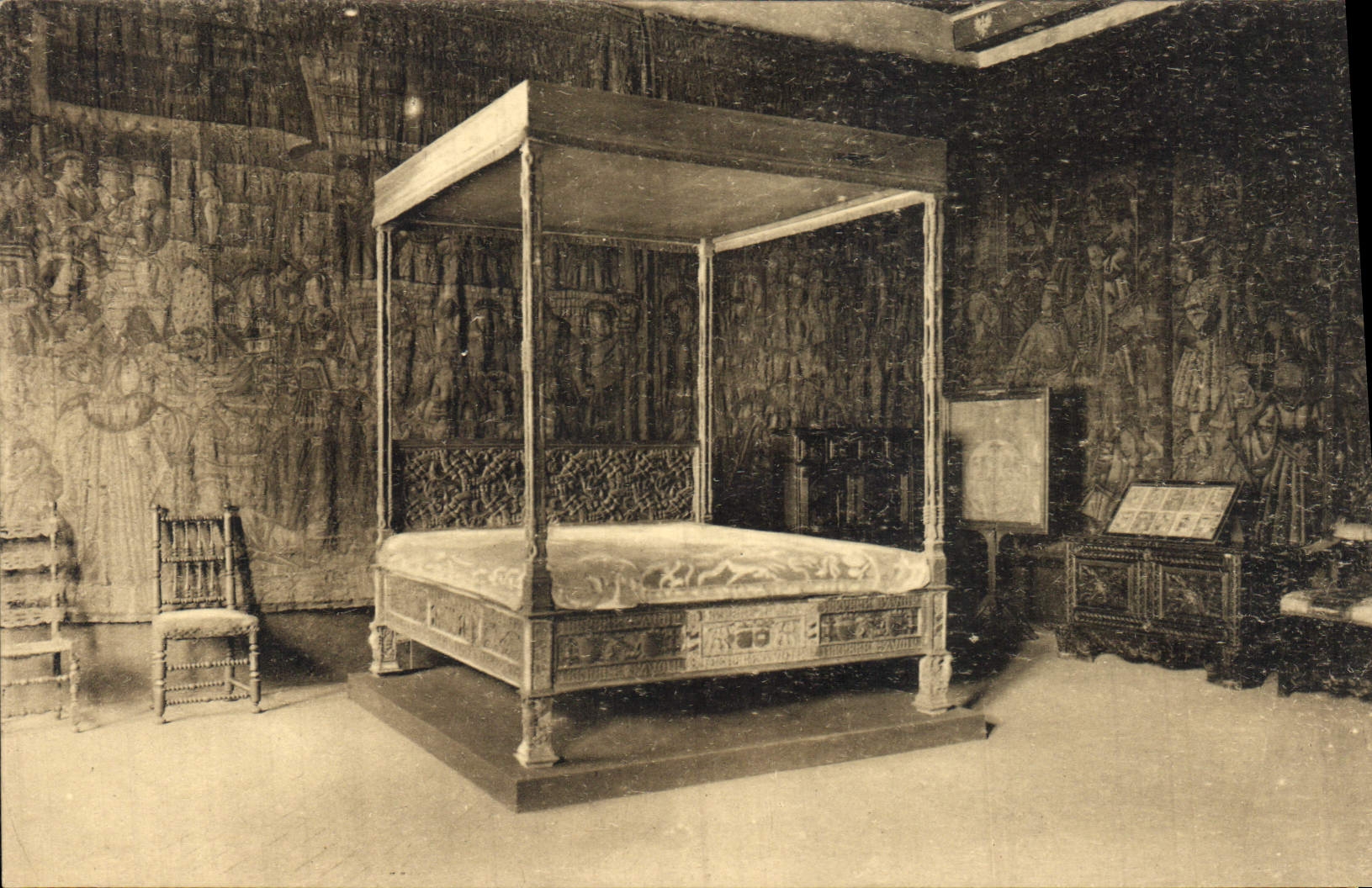 CPA Salle des Tapisseries 