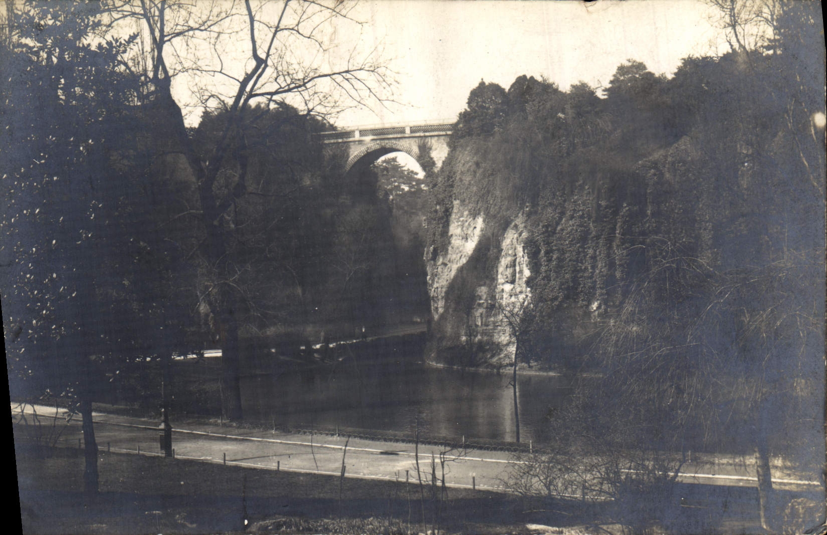 CARTE PHOTO Paris Buttes Chaumont