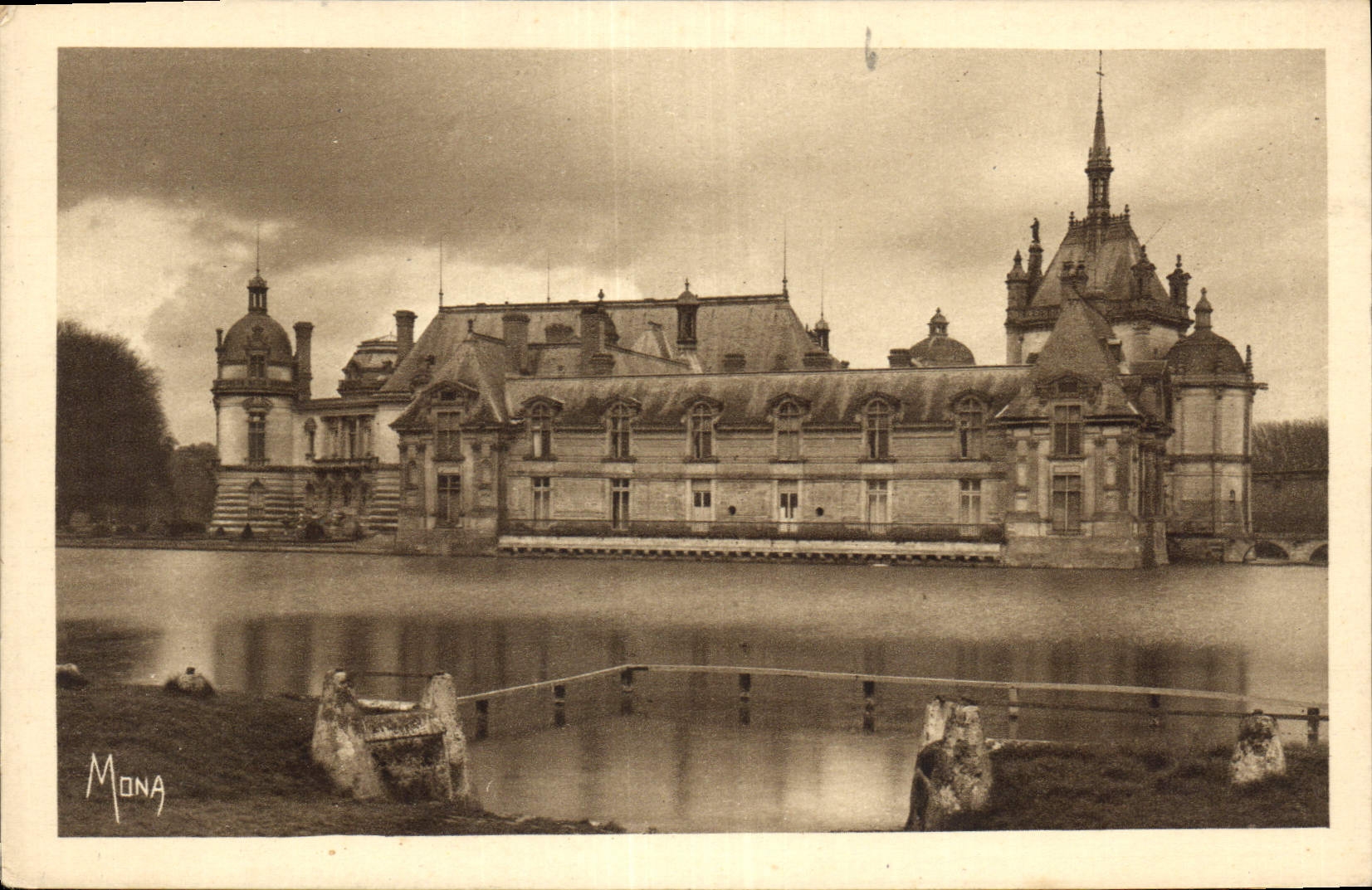 CPA Chateau de Chantilly le Petit Chateau et la Tour du Tresor