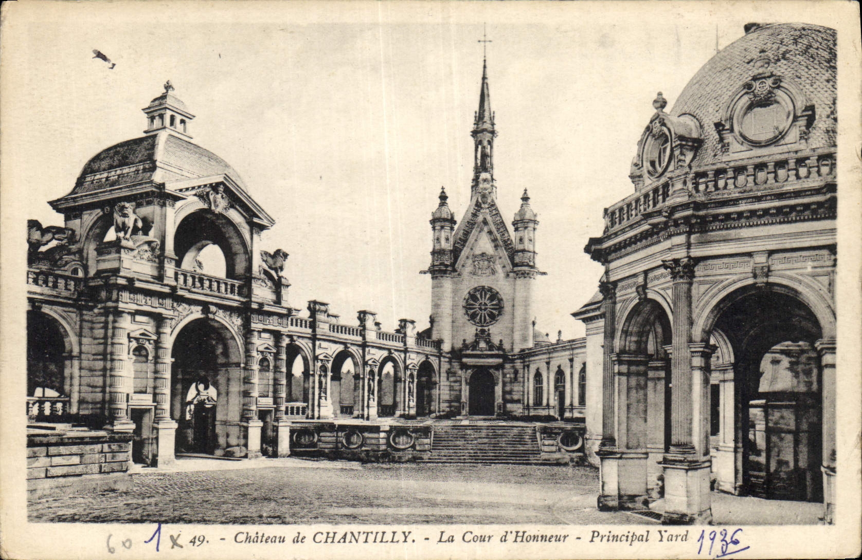CPA Chateau de Chantilly La Cour d'Honneur 