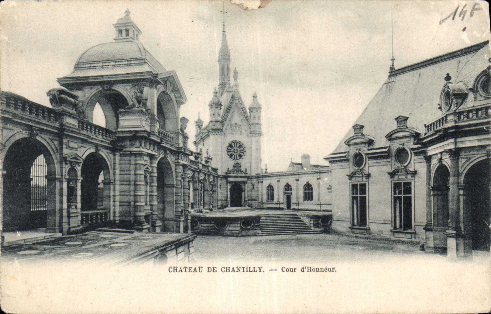 CPA Chateau de Chantilly Cour d'Honneur