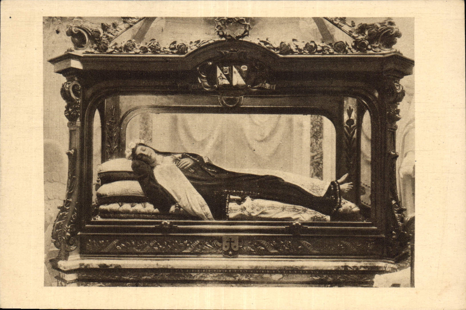 CPA Sainte Therese de l'Enfant Jesus dans sa chasse 