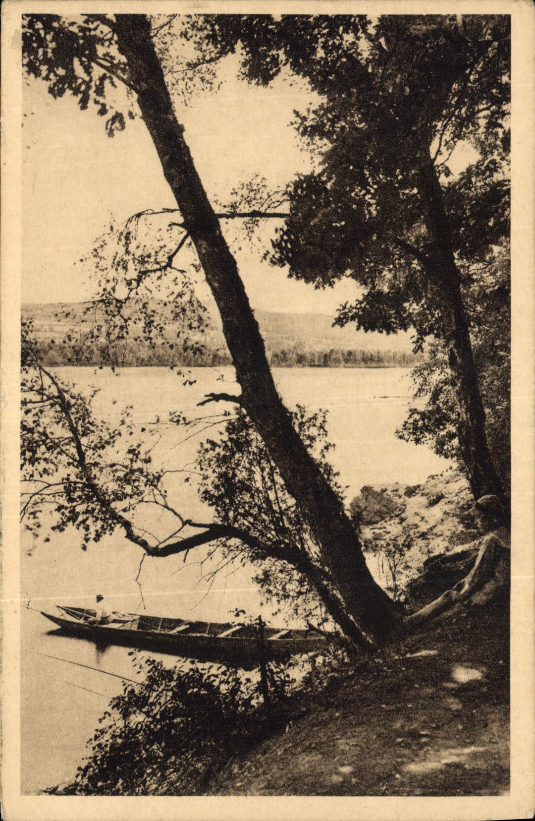 CPA En Morvan Lac des Settons 