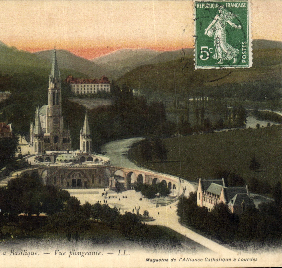 CPA La Basilique Vue plongeante 