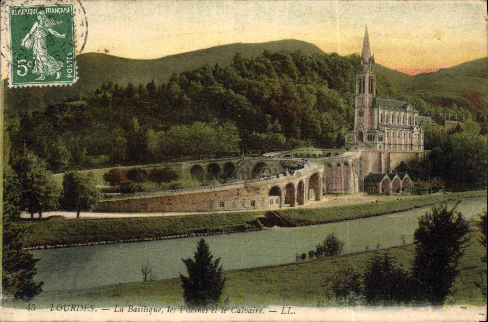 CPA Lourdes La Basilique les Piscines et le Clavaire 