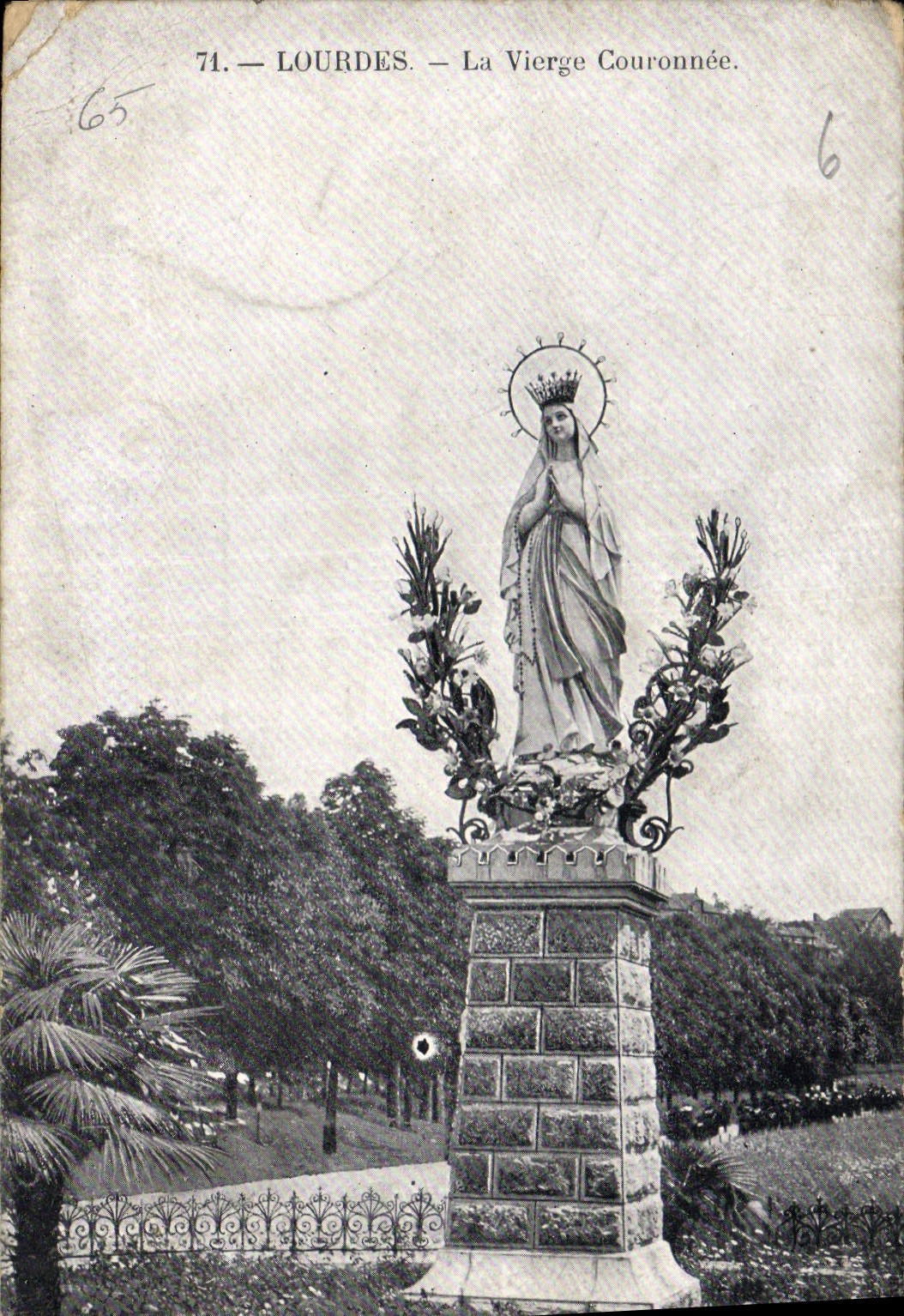 CPA Lourdes La Vierge Couronnee 